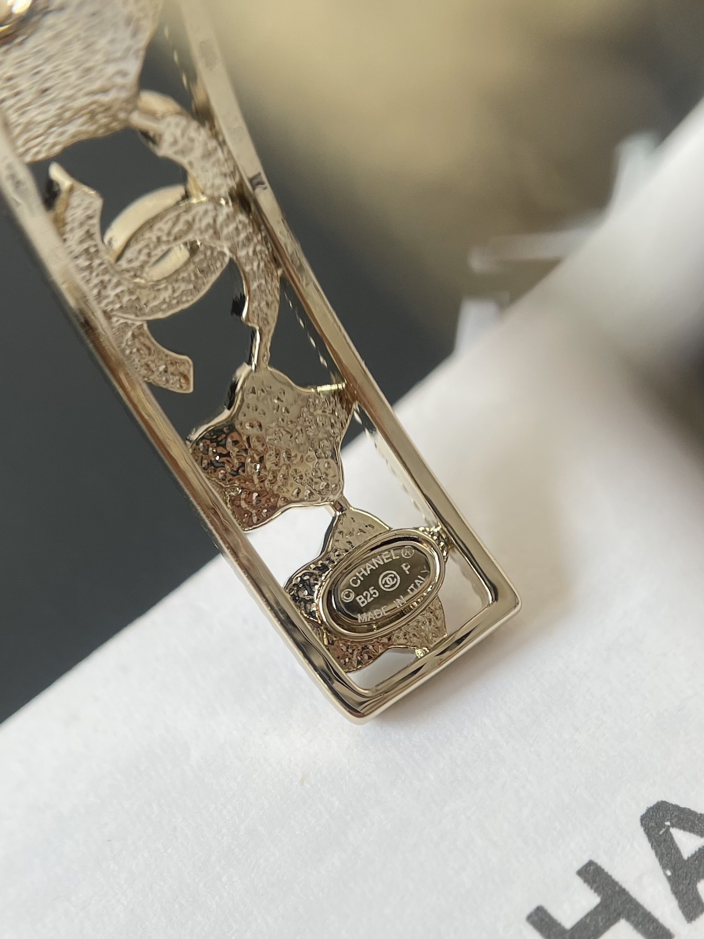 Elegant CC Logo Gold Cuff Bracelet with Colorful Star Crystals