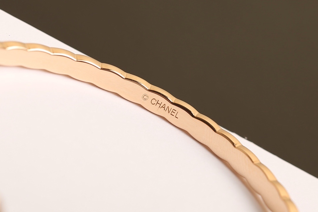 Luxury Quilted Pattern Bangle and Ring Set - Elegant Jewelry