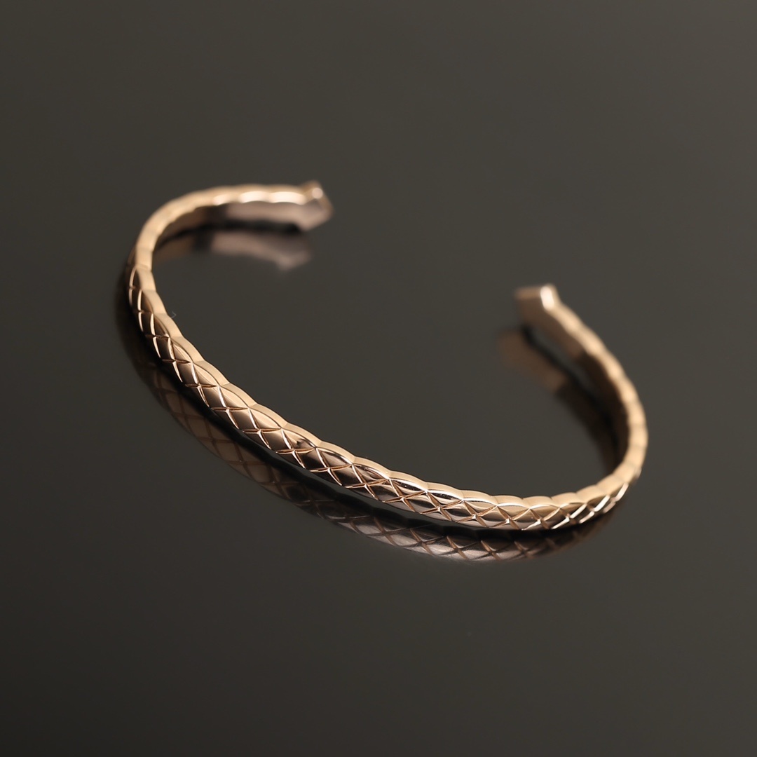 Luxury Quilted Pattern Bangle and Ring Set - Elegant Jewelry