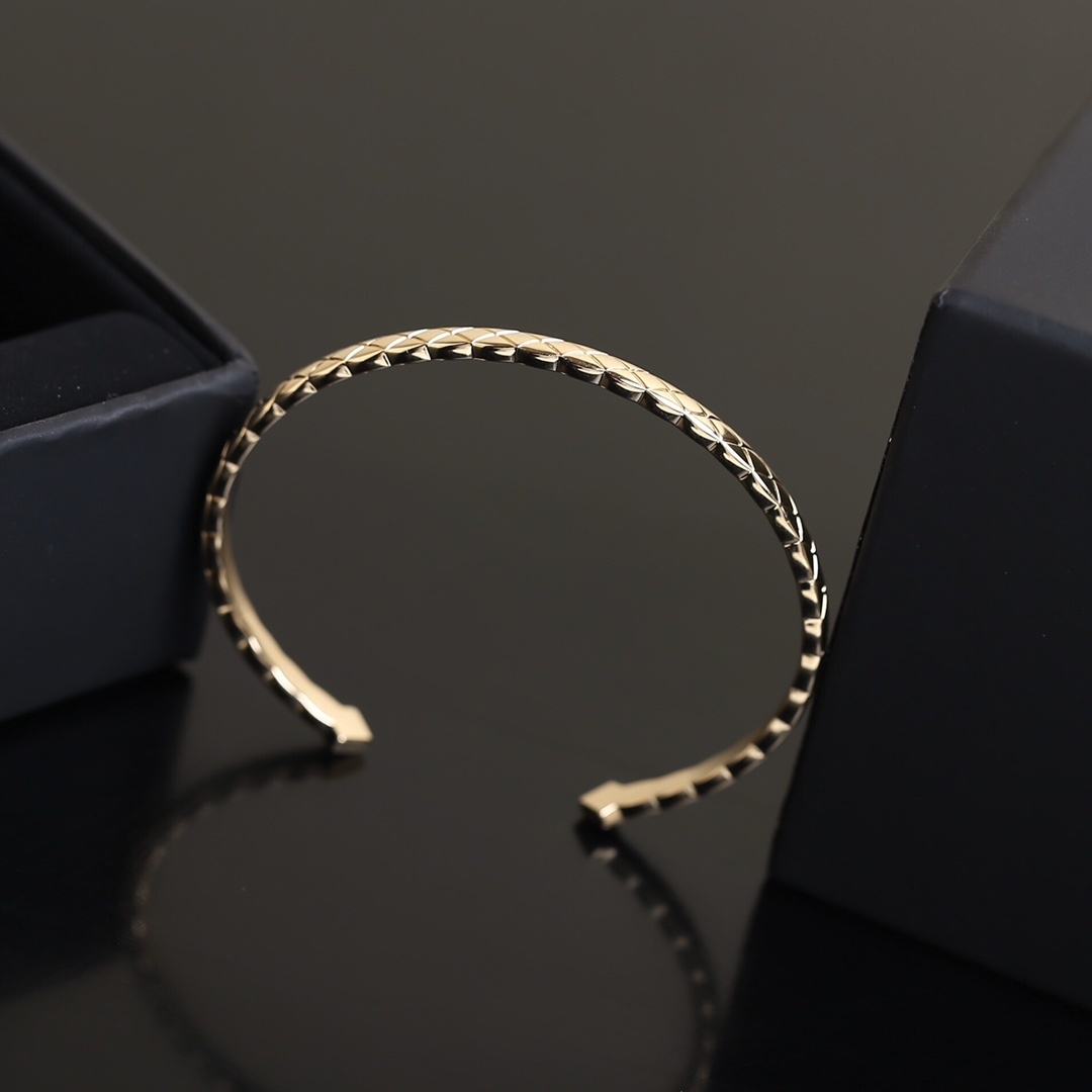 Luxury Quilted Pattern Bangle and Ring Set - Elegant Jewelry