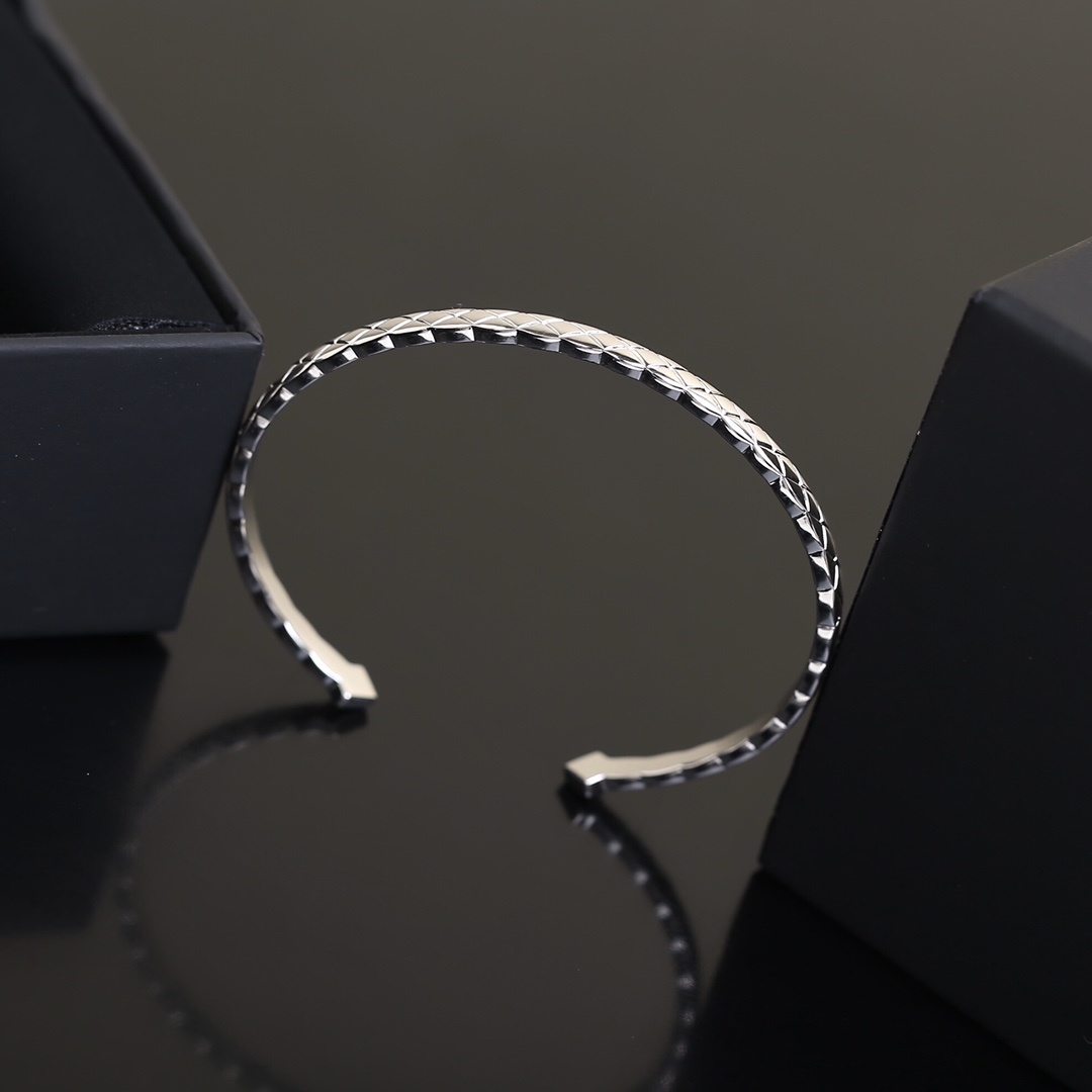 Luxury Quilted Pattern Bangle and Ring Set - Elegant Jewelry