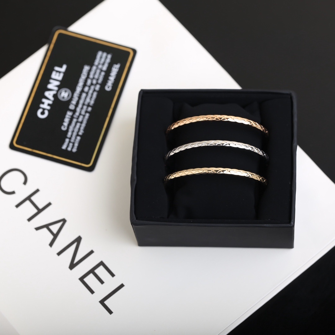 Luxury Quilted Pattern Bangle and Ring Set - Elegant Jewelry