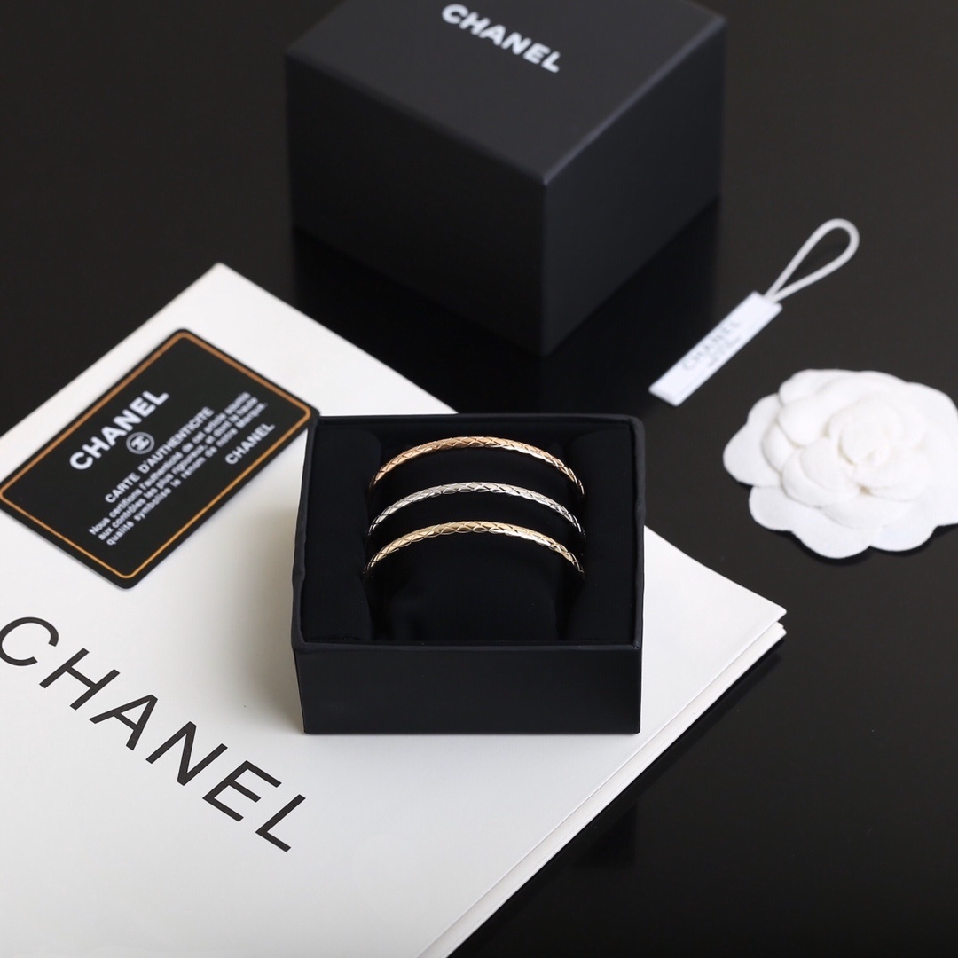 Luxury Quilted Pattern Bangle and Ring Set - Elegant Jewelry