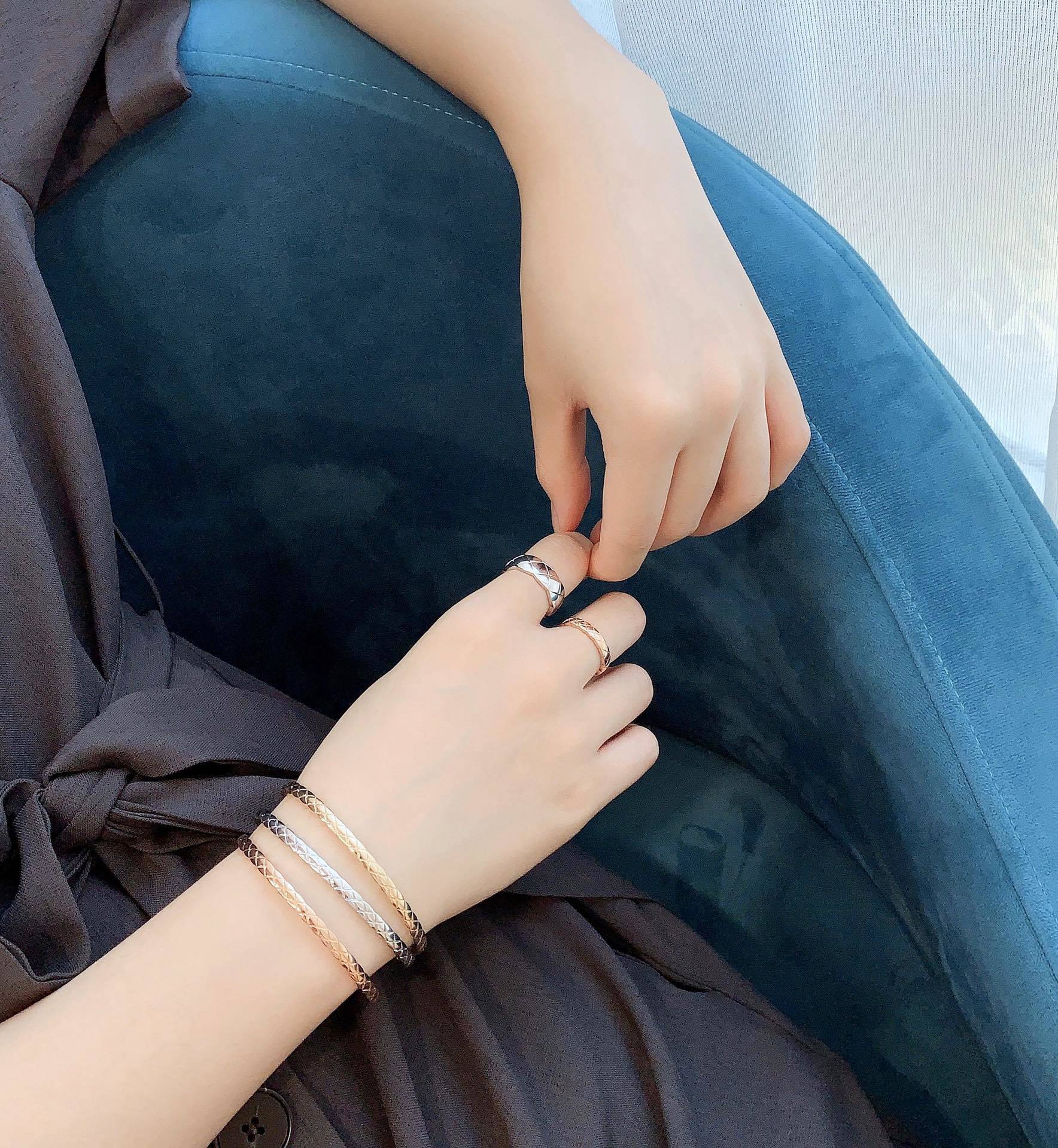 Luxury Quilted Pattern Bangle and Ring Set - Elegant Jewelry