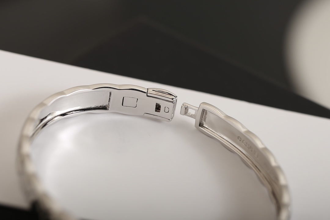 Luxury Quilted Pattern Bangle Bracelet - Gold, Silver, Rose Gold