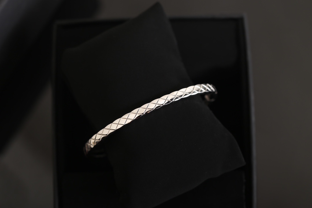 Luxury Coco Crush Quilted Bangle - Elegant Designer Style Bracelet