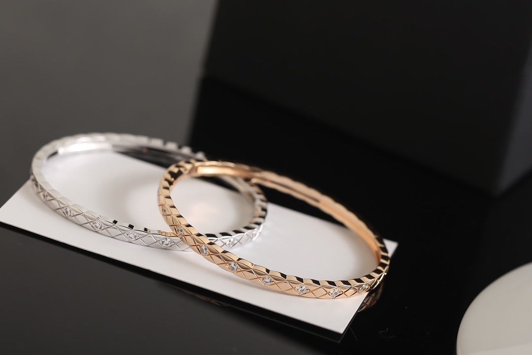 Chanel Coco Crush Bracelet 18K Beige Gold with Diamonds J12326