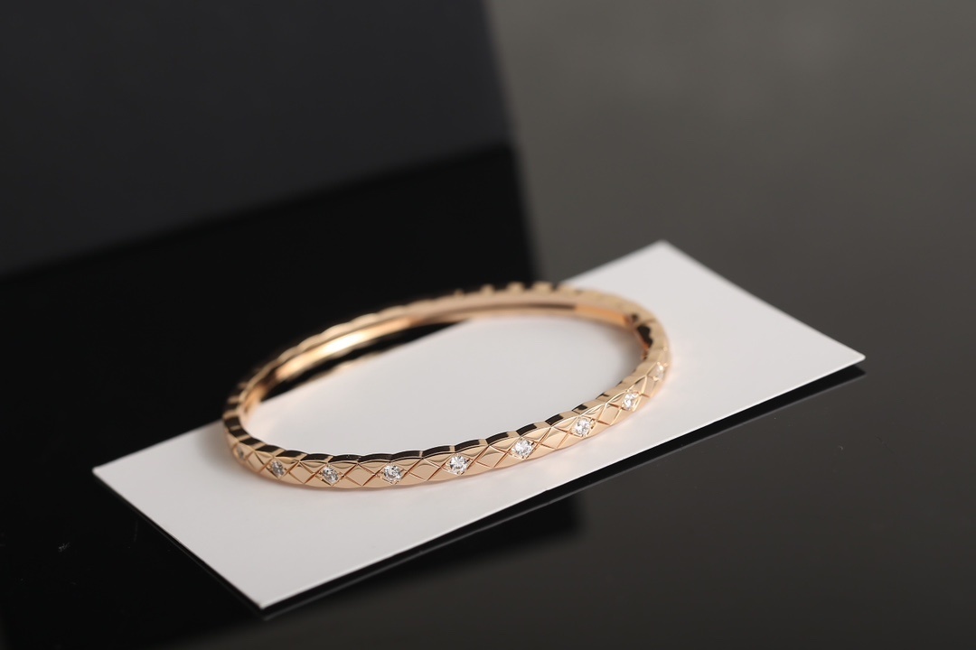 Chanel Coco Crush Bracelet 18K Beige Gold with Diamonds J12326