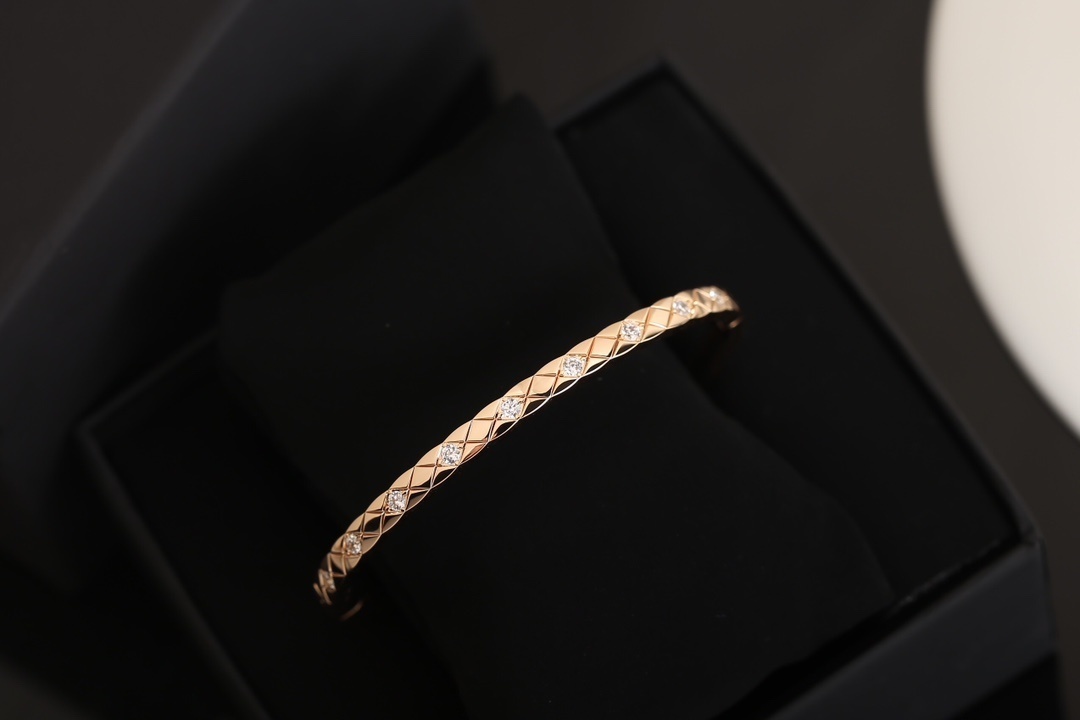 Chanel Coco Crush Bracelet 18K Beige Gold with Diamonds J12326