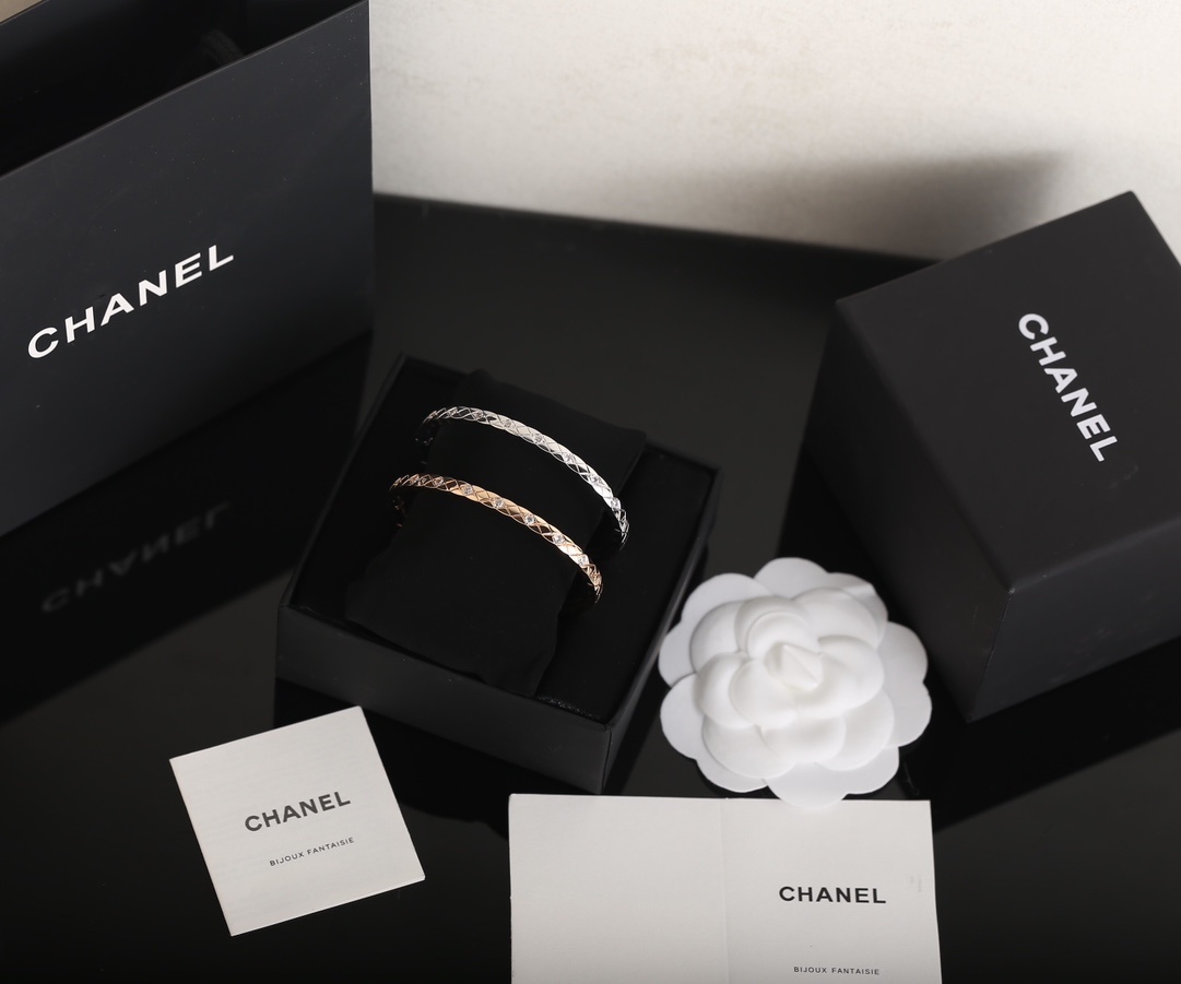 Chanel Coco Crush Bracelet 18K Beige Gold with Diamonds J12326