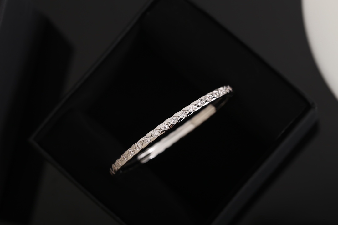 Chanel Coco Crush Quilted Bangle - Silver Diamond Bracelet