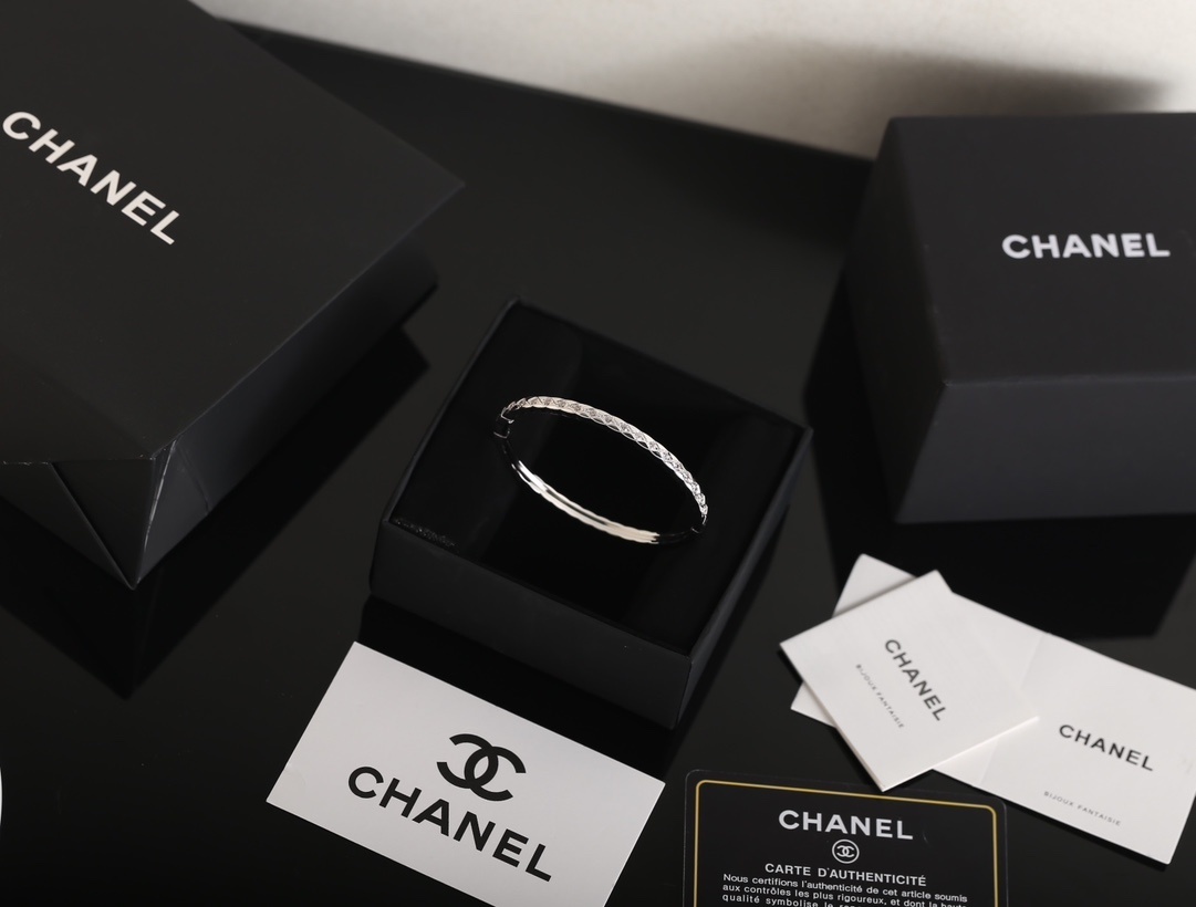 Chanel Coco Crush Quilted Bangle - Silver Diamond Bracelet