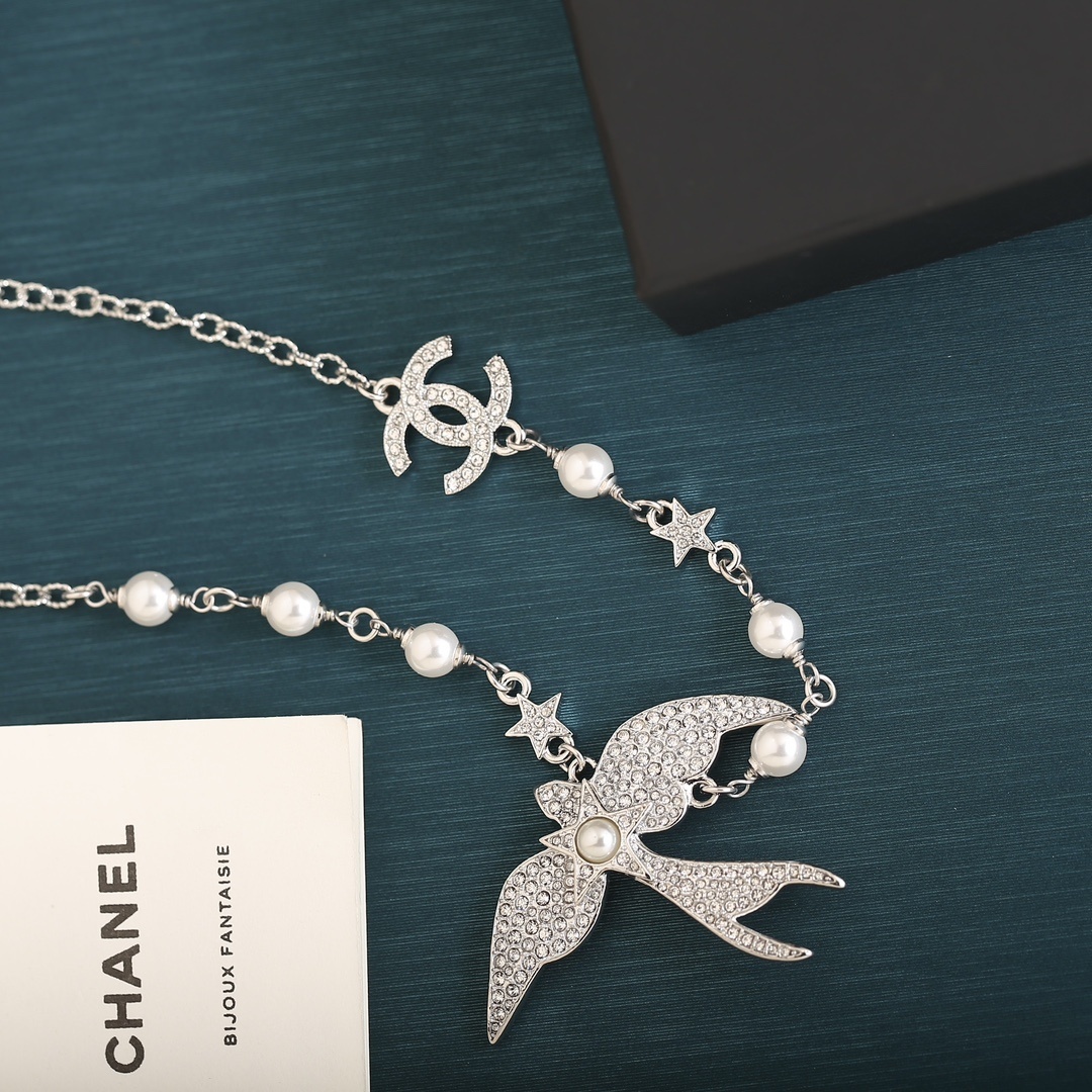 Luxury Swallow Bird Crystal Pearl Necklace CC Logo Silver Tone