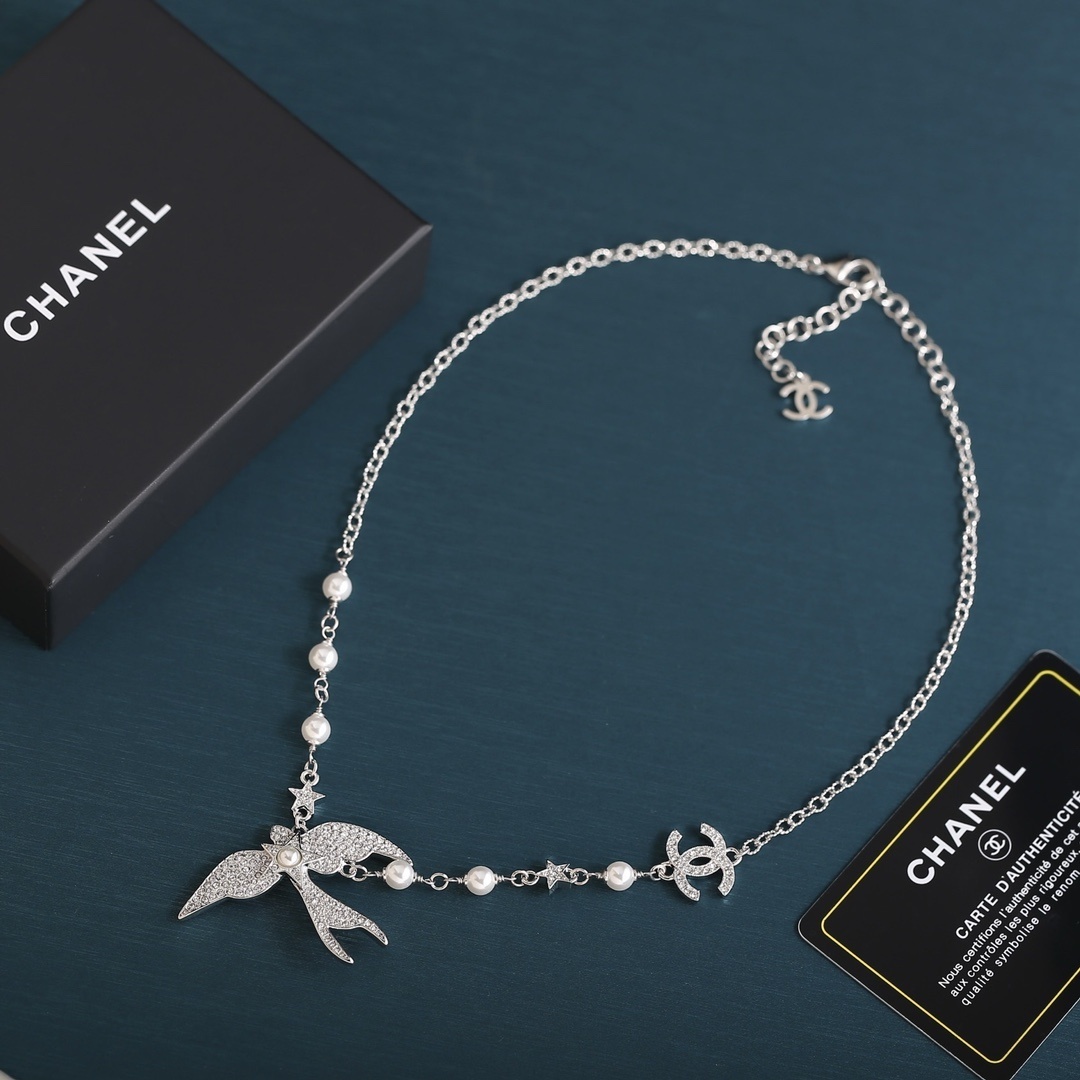 Luxury Swallow Bird Crystal Pearl Necklace CC Logo Silver Tone