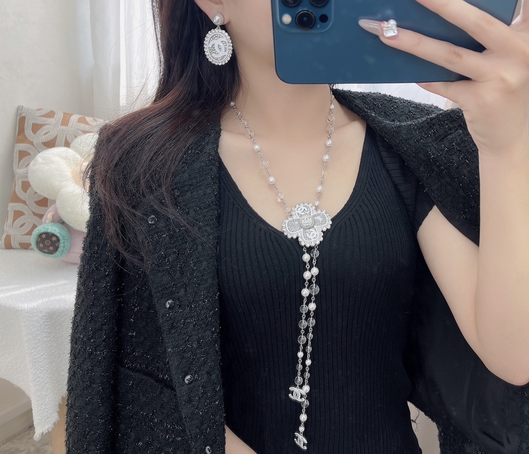 Chanel 25C Crystal Pearl Clover Long Necklace and Earrings Set