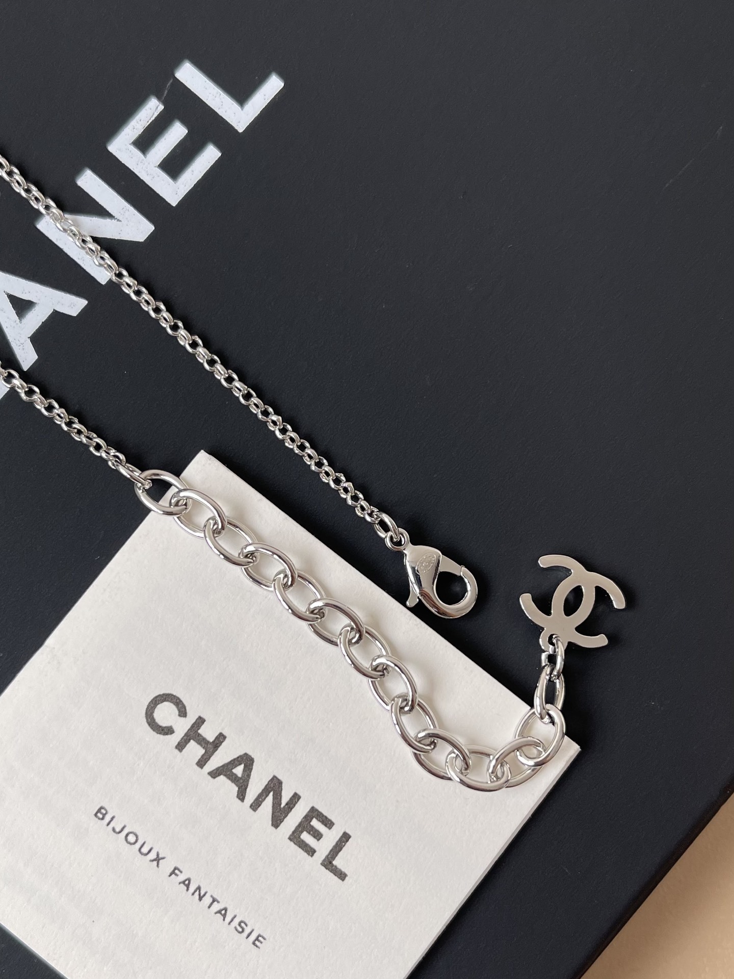 Luxury CC Logo Pearl Necklace - Elegant Silver Tone Jewelry