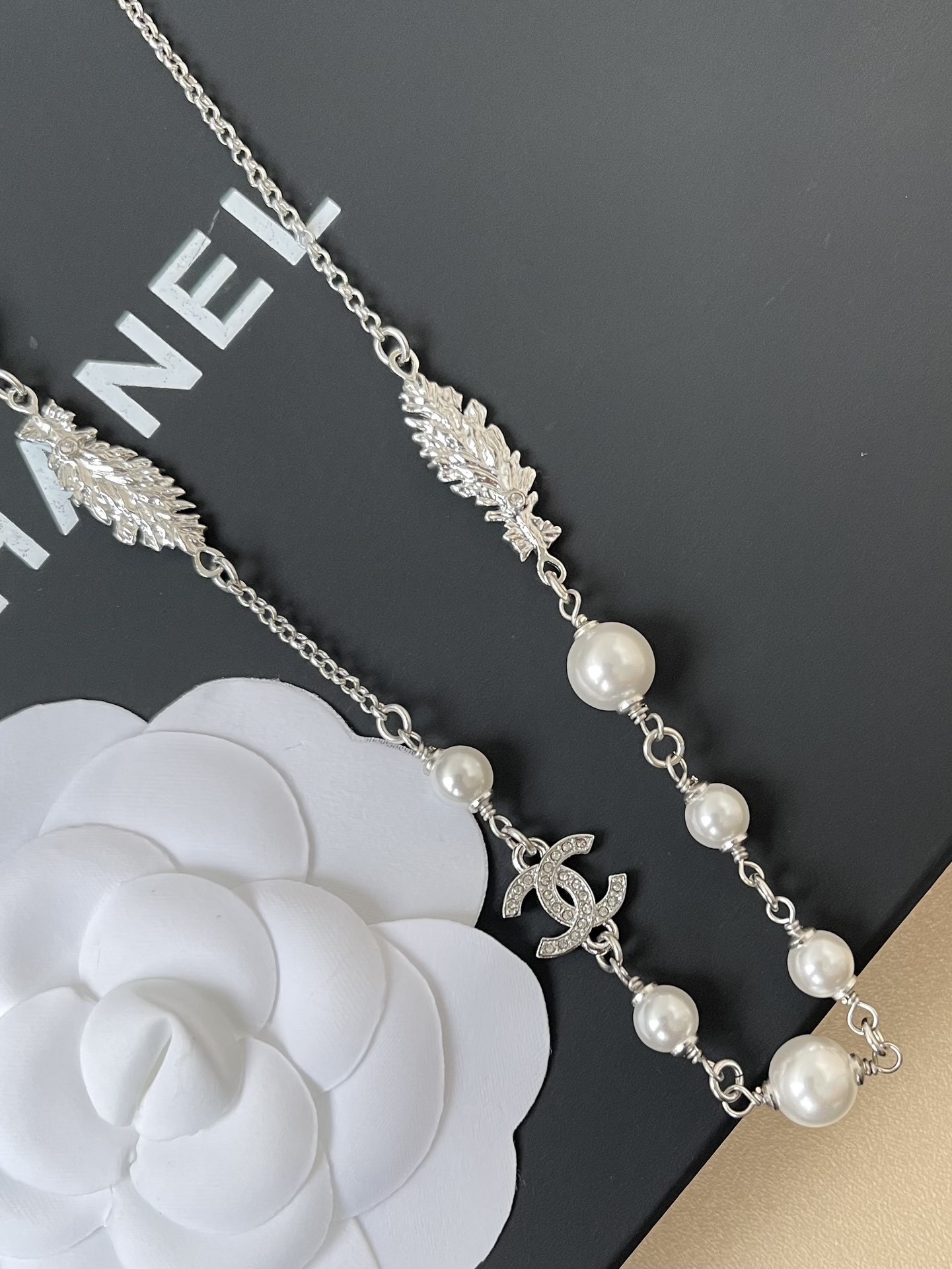 Luxury CC Logo Pearl Necklace - Elegant Silver Tone Jewelry