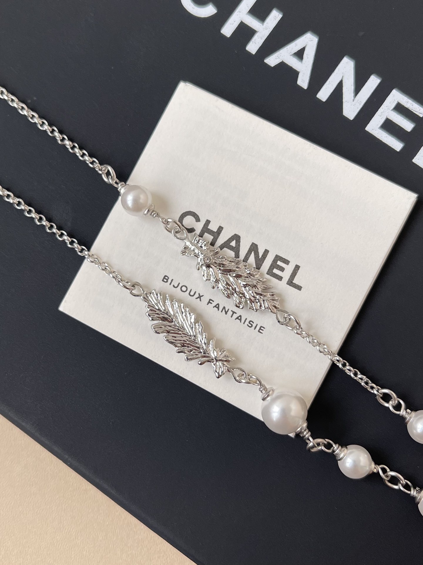 Luxury CC Logo Pearl Necklace - Elegant Silver Tone Jewelry