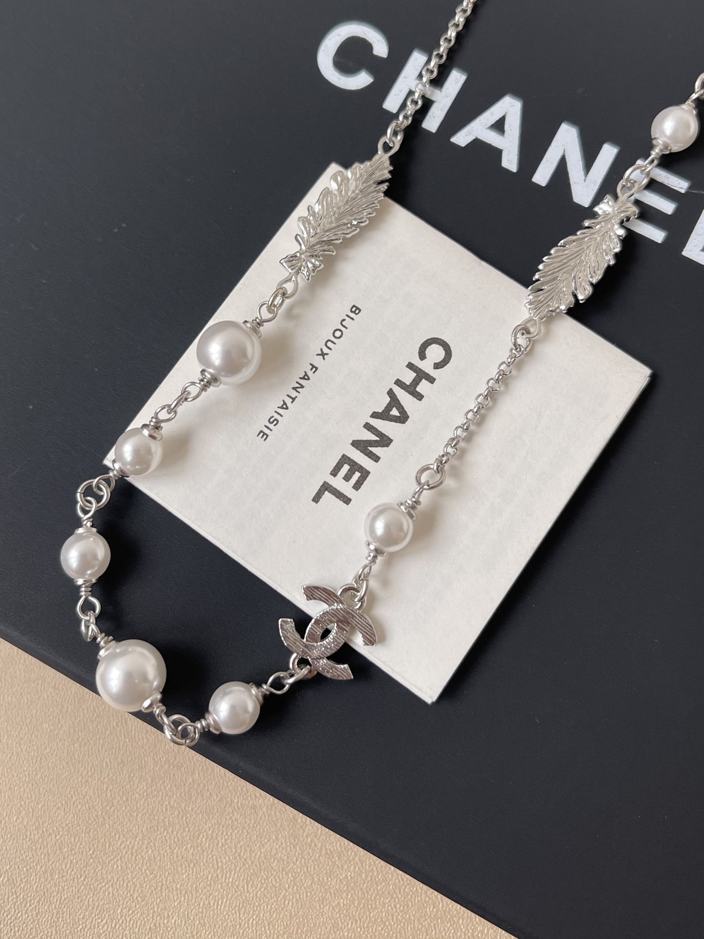 Luxury CC Logo Pearl Necklace - Elegant Silver Tone Jewelry
