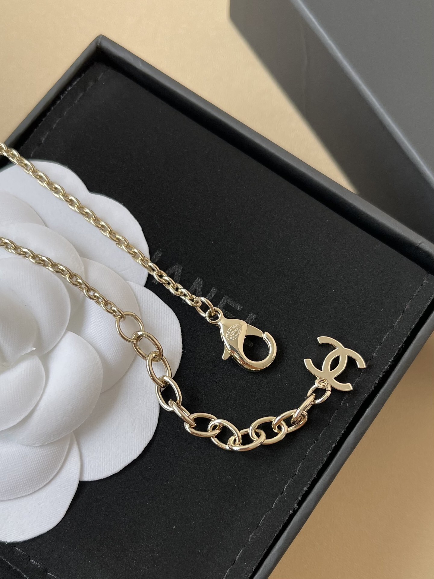 Luxury CC Logo Pearl & Leaf Charm Necklace - Elegant Gold Tone