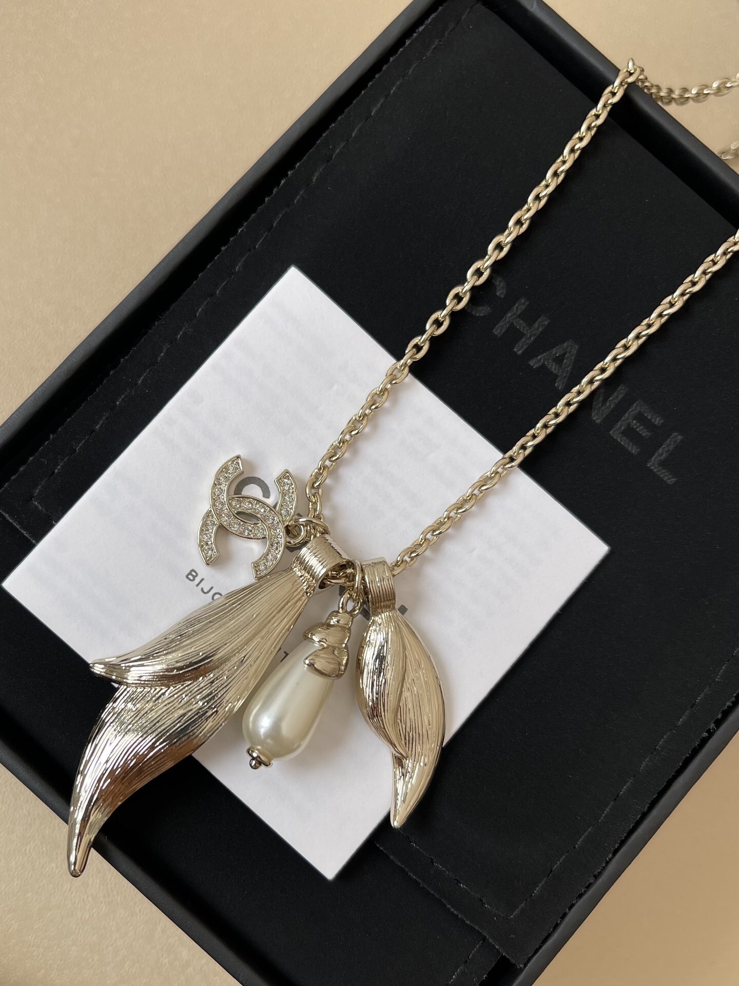Luxury CC Logo Pearl & Leaf Charm Necklace - Elegant Gold Tone