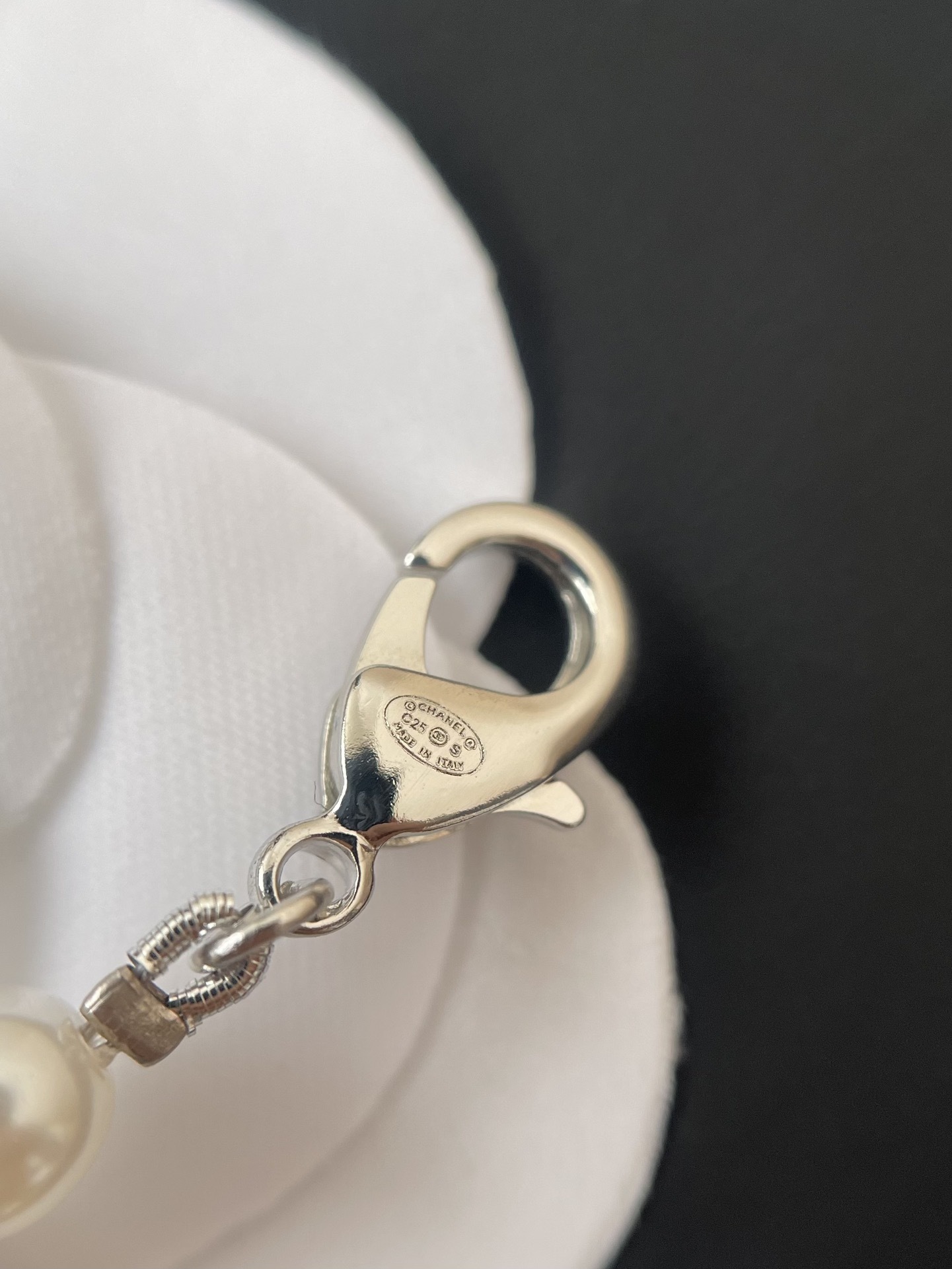 Elegant Pearl Choker Necklace with Crystal CC Logo - Silver