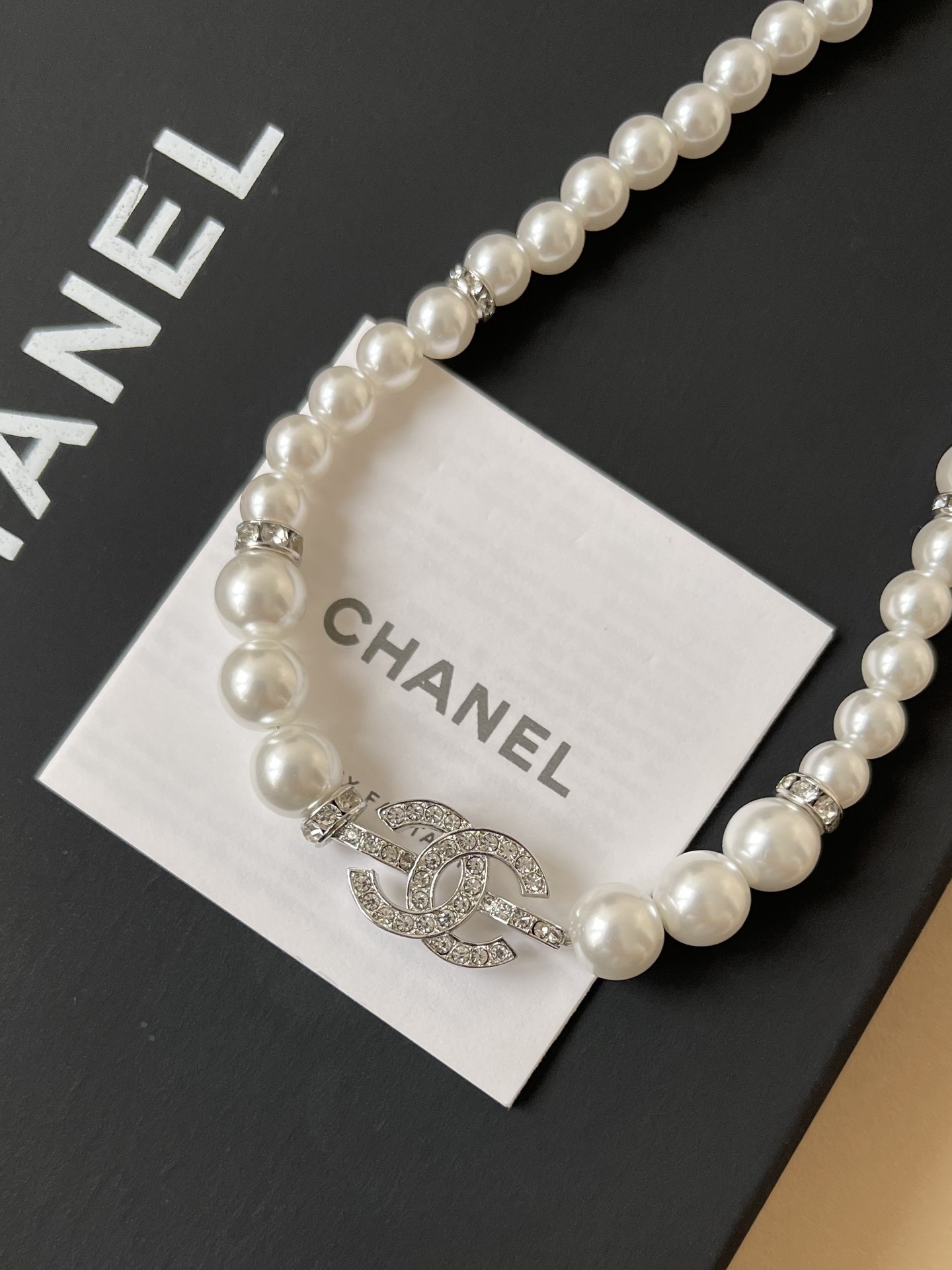 Elegant Pearl Choker Necklace with Crystal CC Logo - Silver
