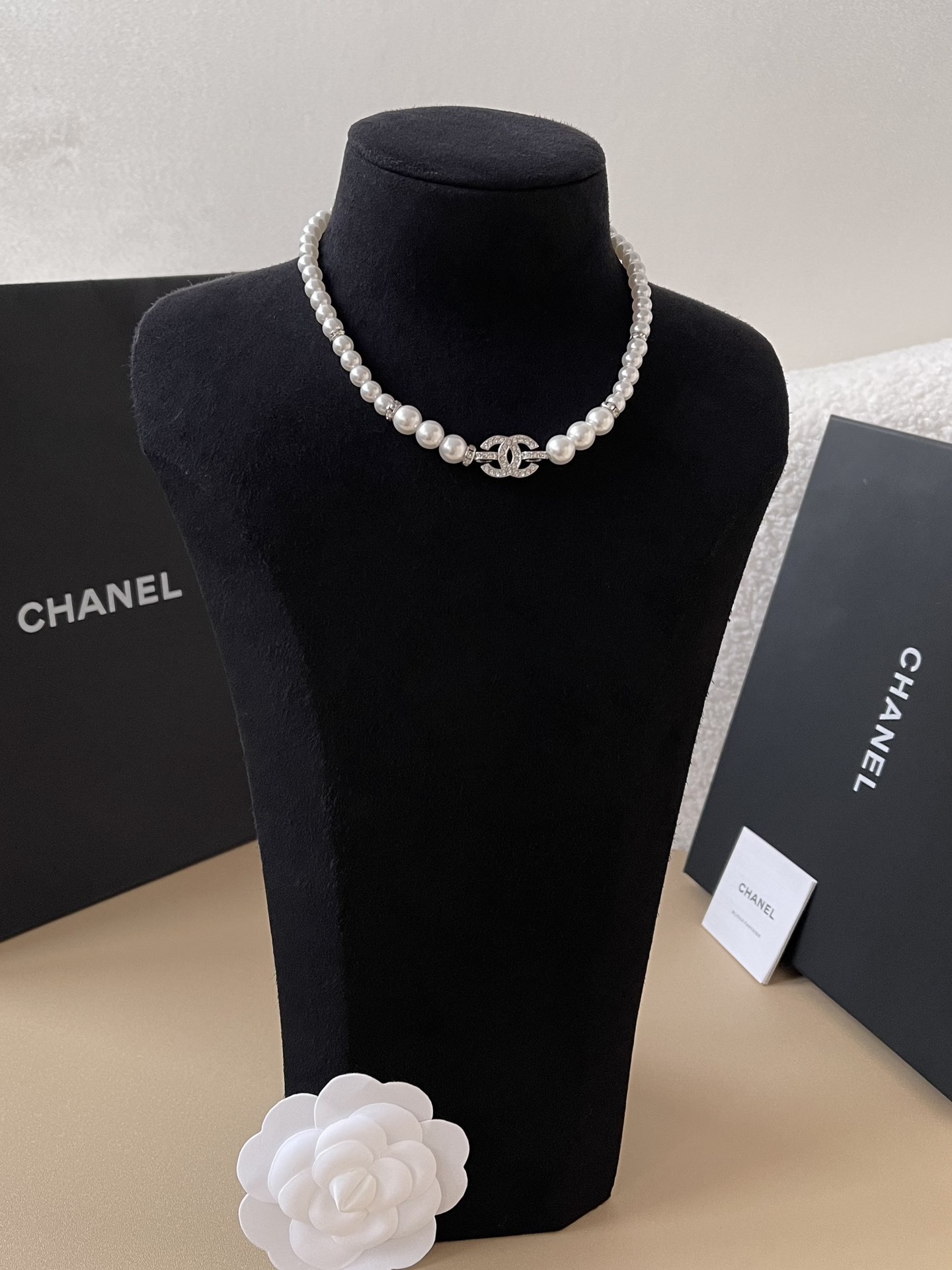 Elegant Pearl Choker Necklace with Crystal CC Logo - Silver