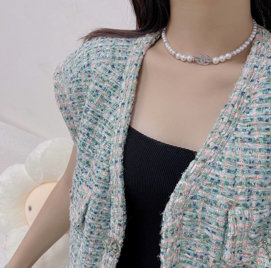 Elegant Pearl Choker Necklace with Crystal CC Logo - Silver