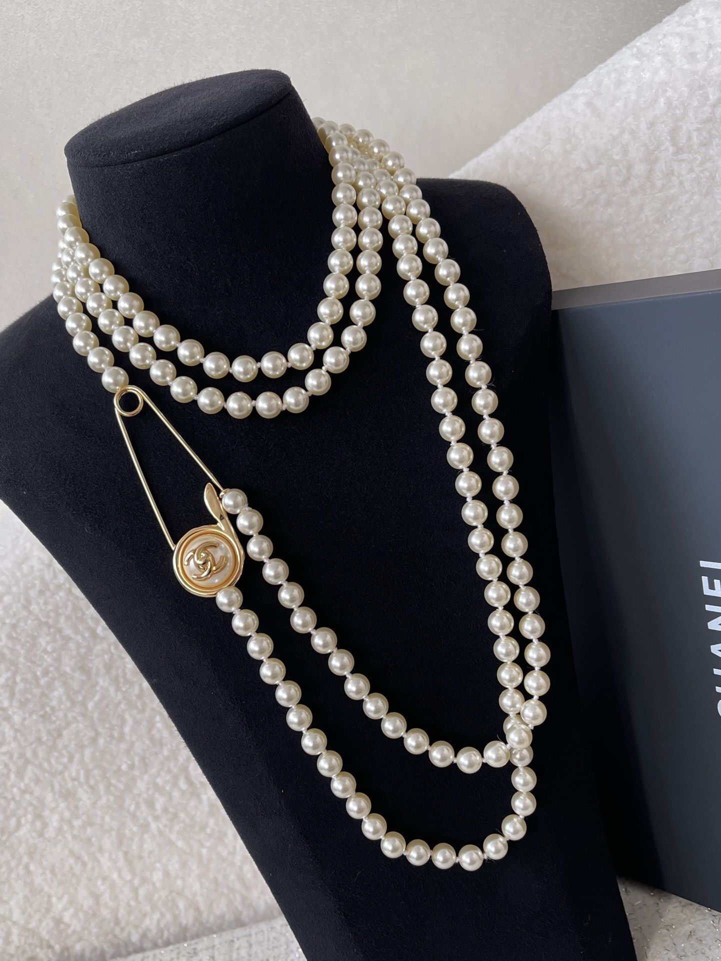 Luxury Chanel Long Pearl Necklace with CC Logo Safety Pin Clasp