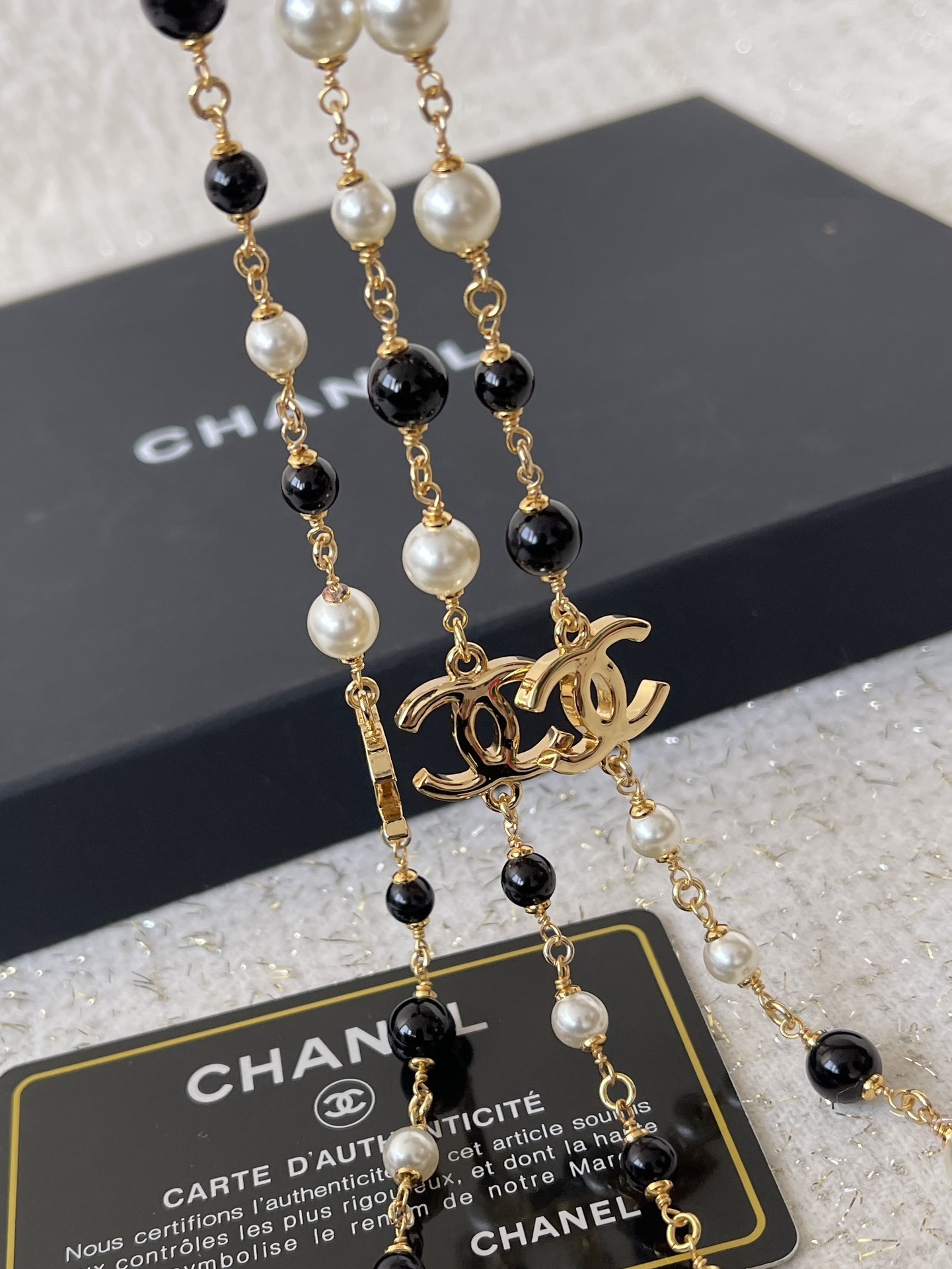 Luxury CC Pearl & Black Bead Long Necklace - Elegant Vintage Style