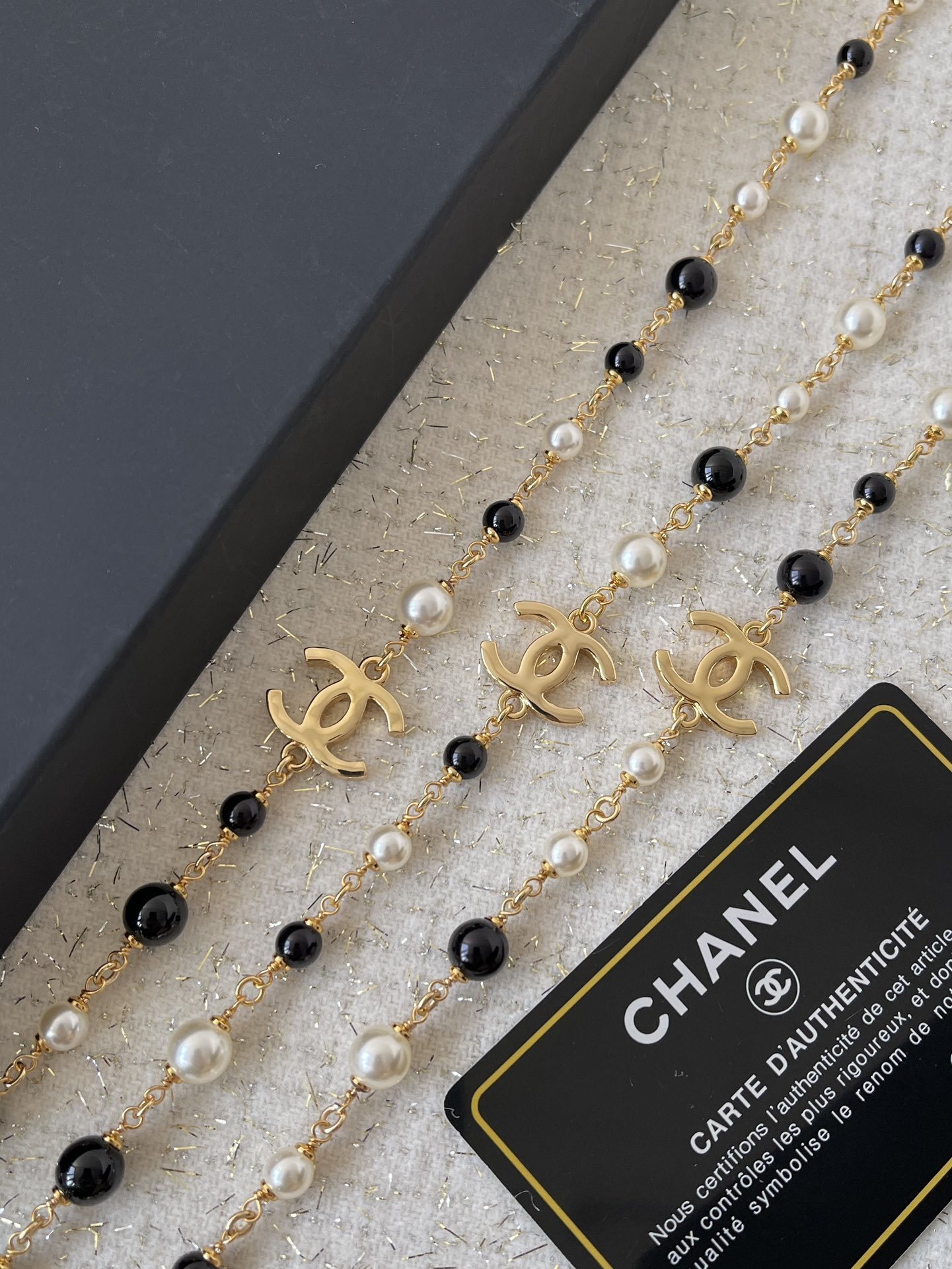 Luxury CC Pearl & Black Bead Long Necklace - Elegant Vintage Style