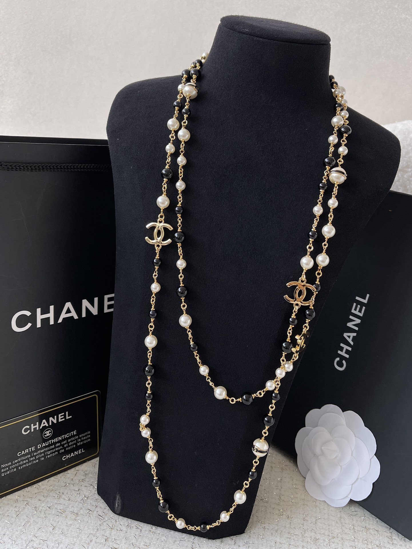 Luxury CC Pearl & Black Bead Long Necklace - Elegant Vintage Style