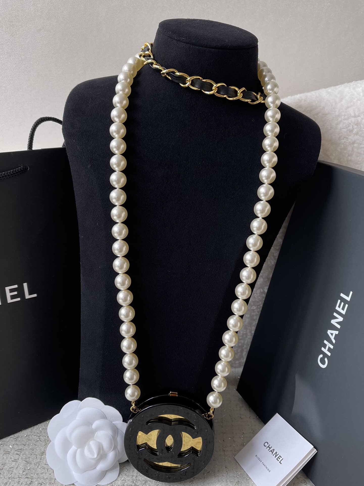 Luxury Pearl Necklace Crossbody Micro Bag with CC Logo