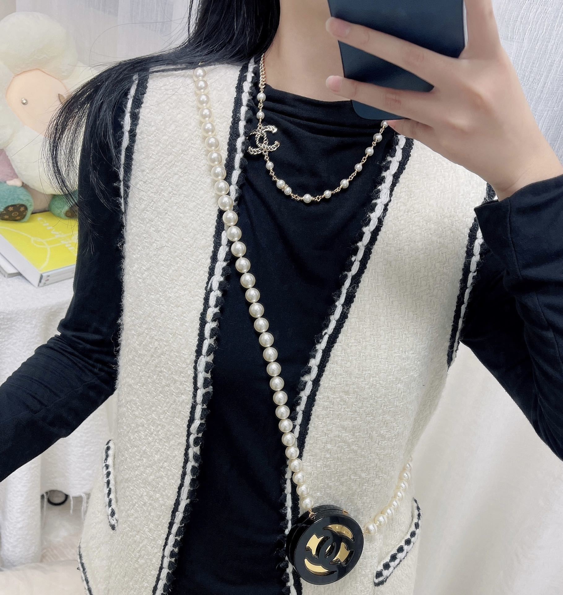 Luxury Pearl Necklace Crossbody Micro Bag with CC Logo