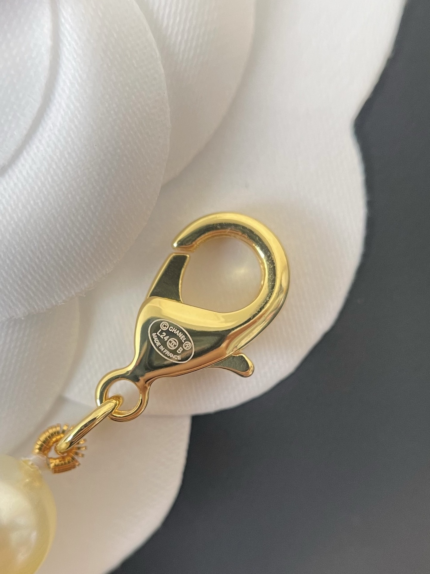 Chanel CC Logo Faux Pearl Choker Necklace - Black & Gold Edition