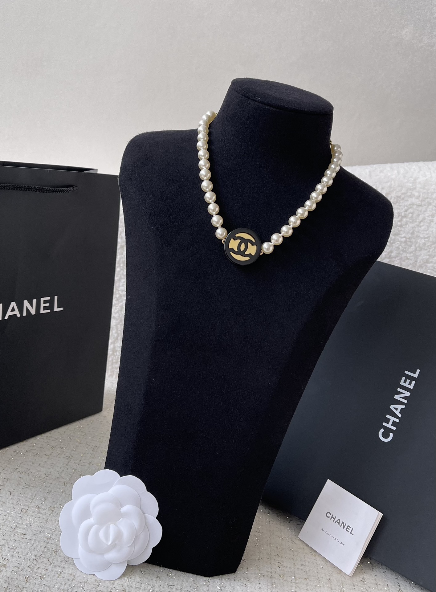 Chanel CC Logo Faux Pearl Choker Necklace - Black & Gold Edition