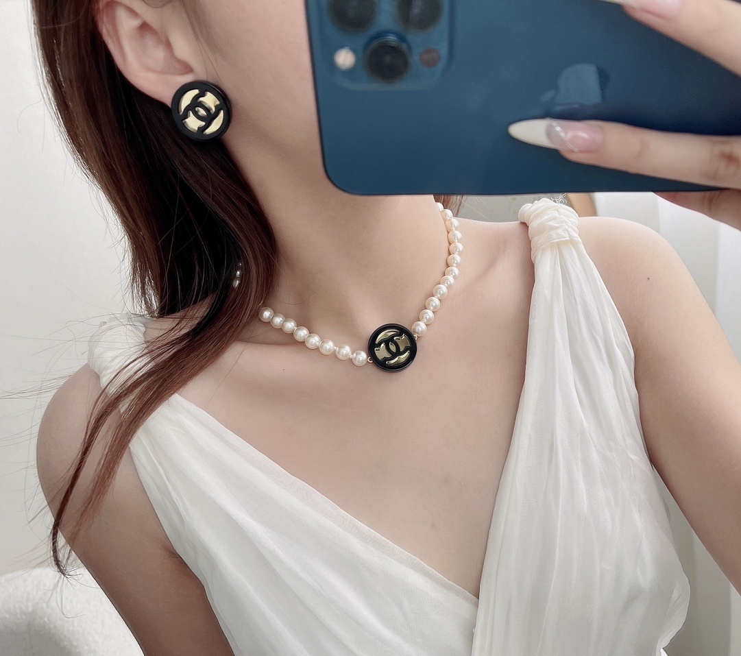 Chanel CC Logo Faux Pearl Choker Necklace - Black & Gold Edition