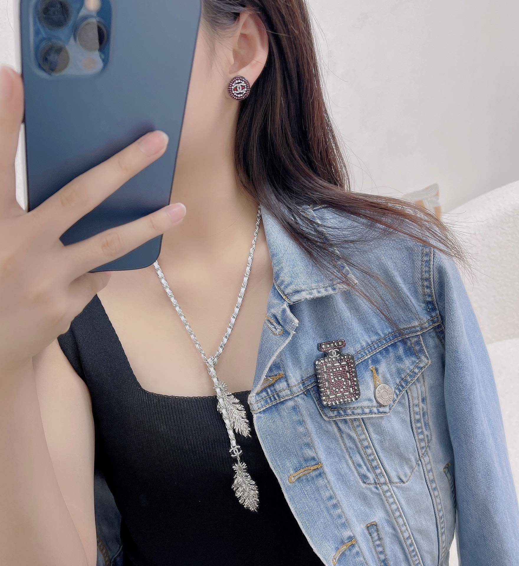 Luxury Crystal CC Logo & Perfume Bottle Brooch Set for Women