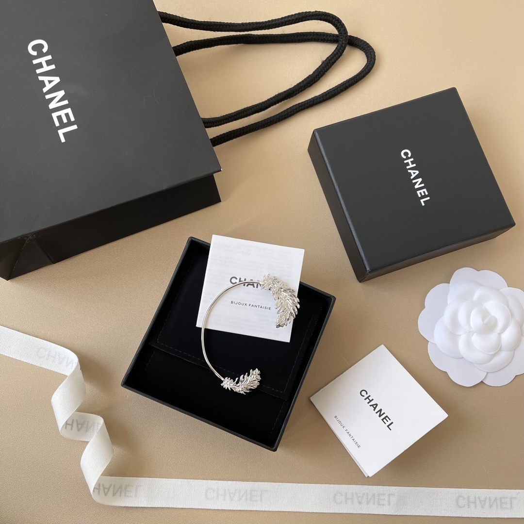 Chanel 2025 Spring/Summer Feather Ear Cuff - Silver & Rhinestones