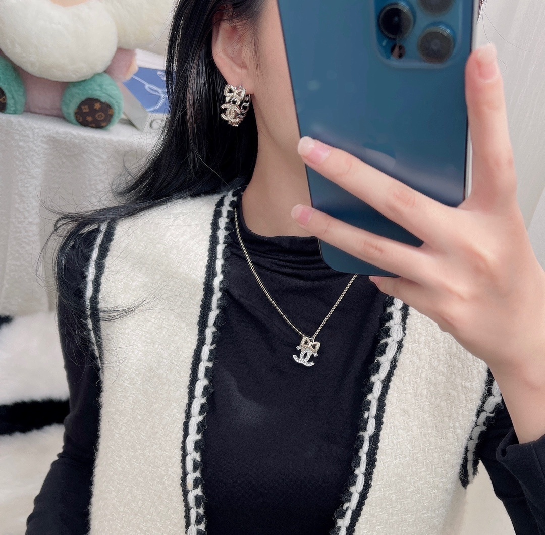 Elegant CC Logo Bow Earrings & Crystal Necklace Jewelry Set