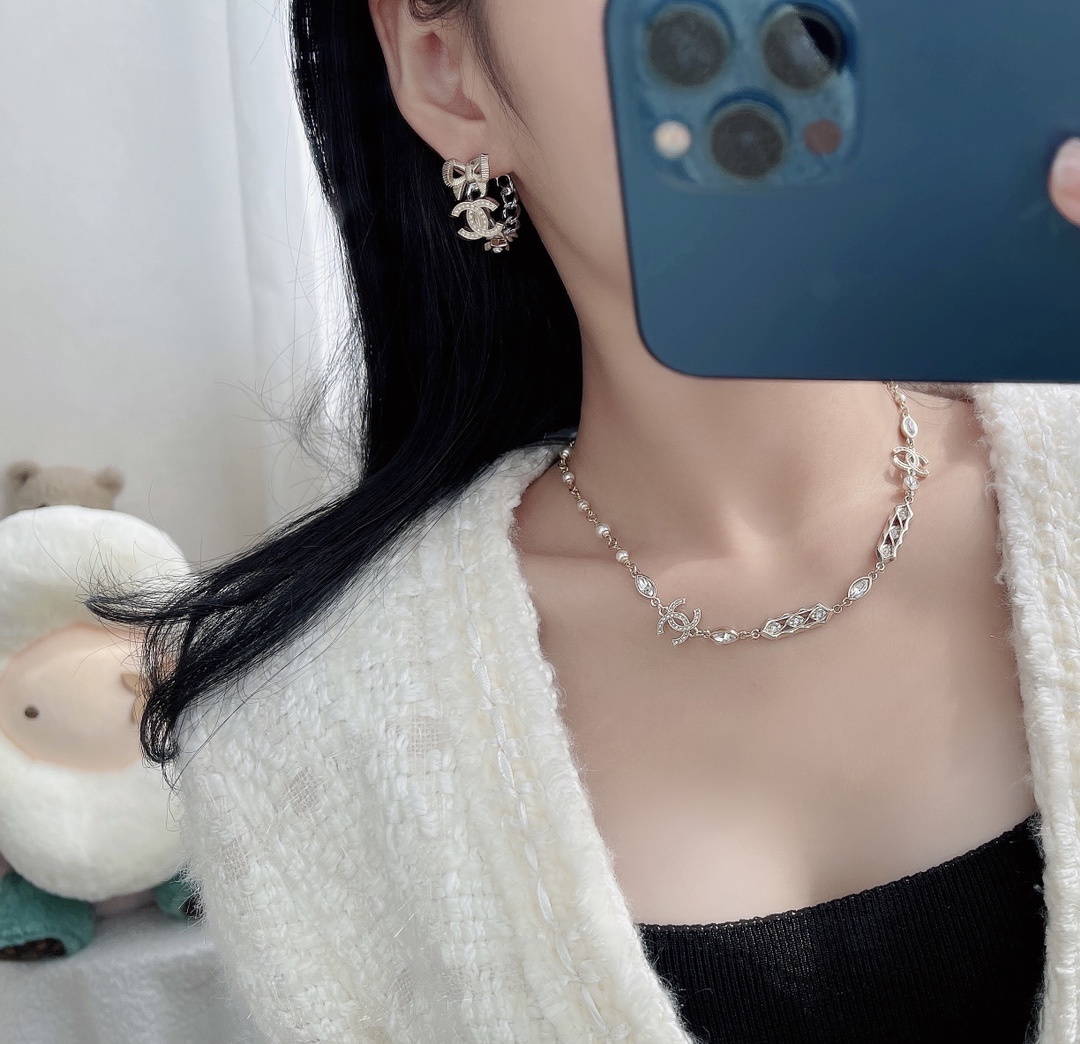 Elegant CC Logo Bow Earrings & Crystal Necklace Jewelry Set