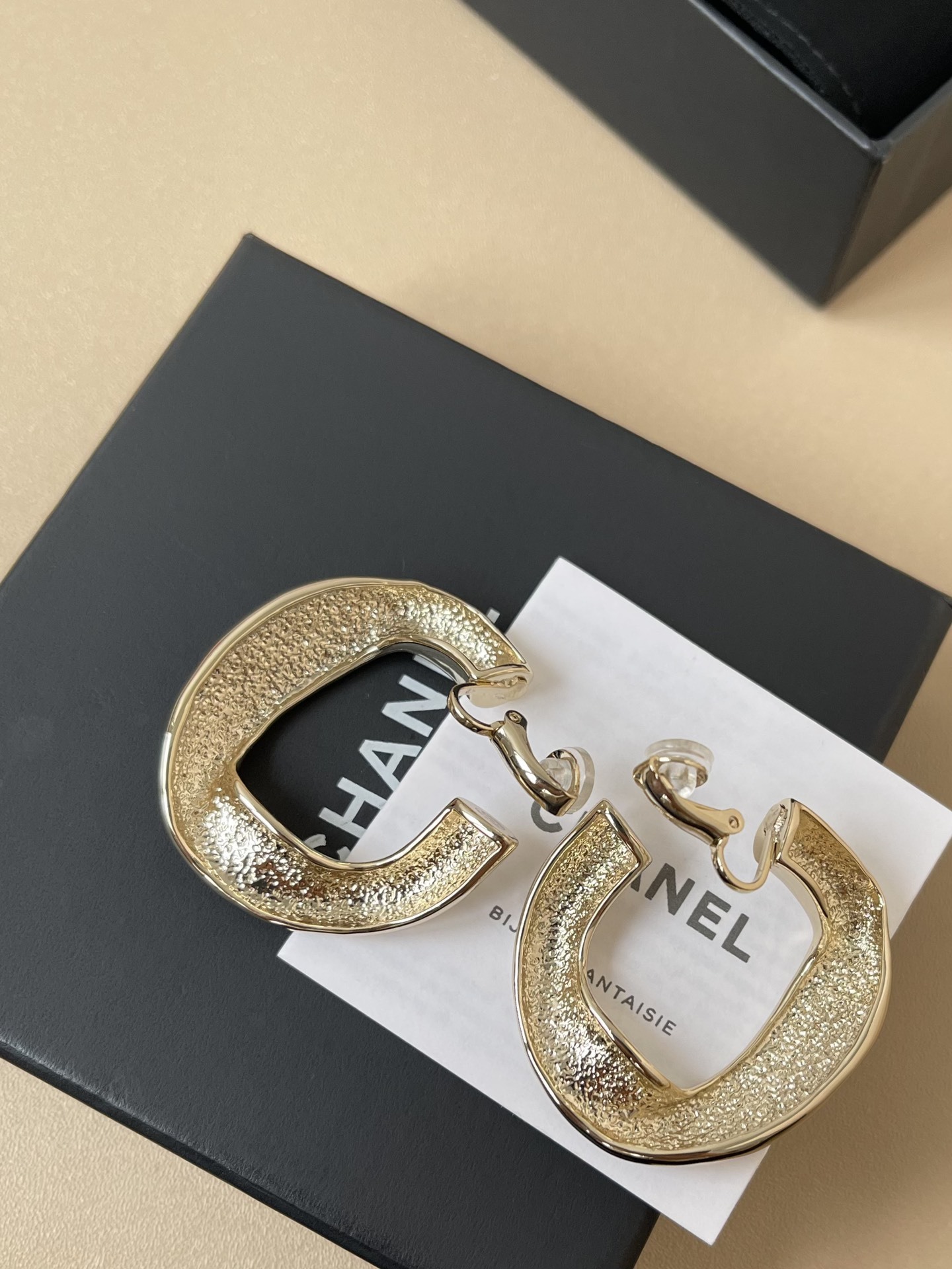 Luxury CC Star Hoop Clip-on Earrings - 2025 Spring Summer Collection