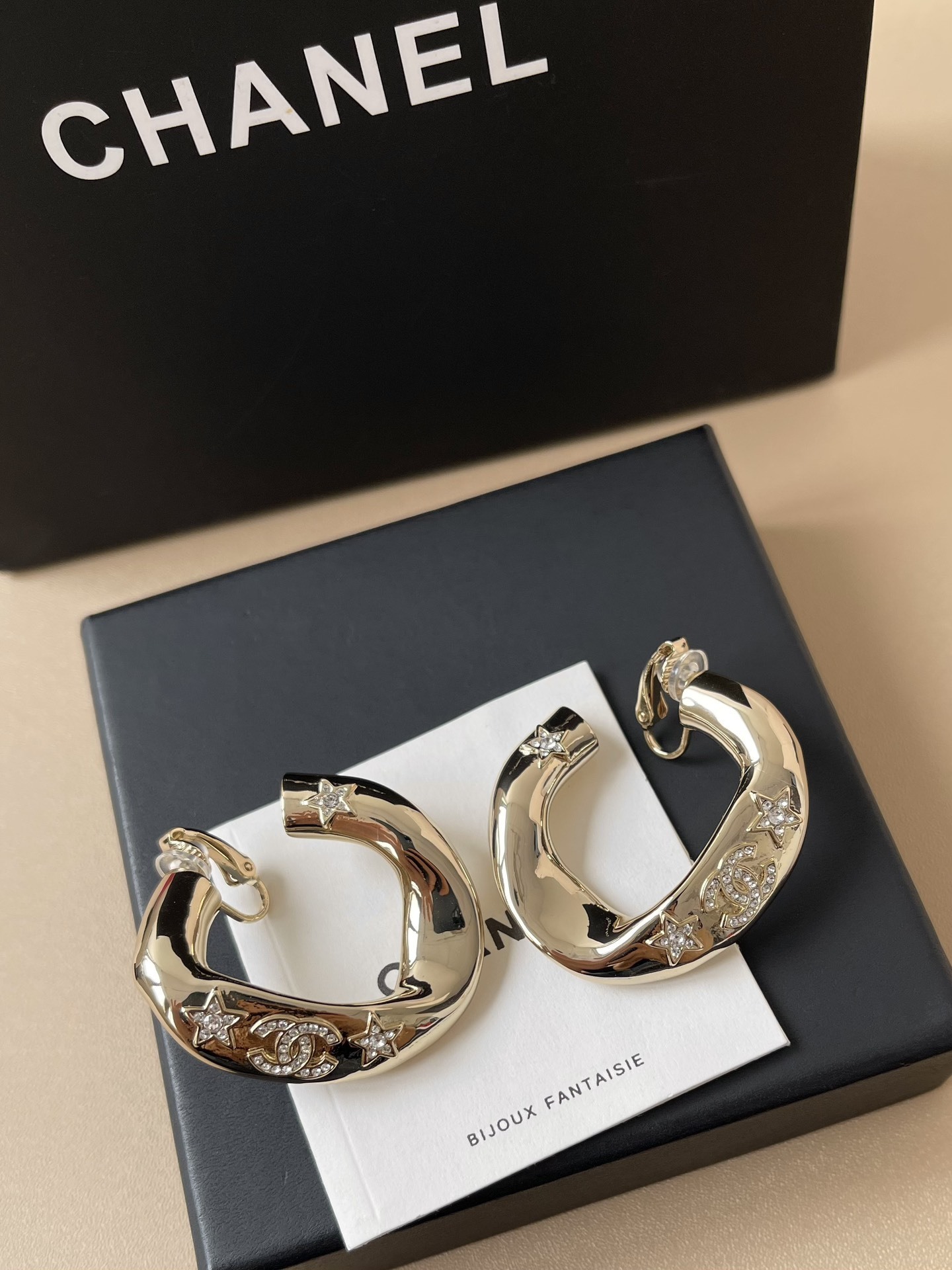 Luxury CC Star Hoop Clip-on Earrings - 2025 Spring Summer Collection