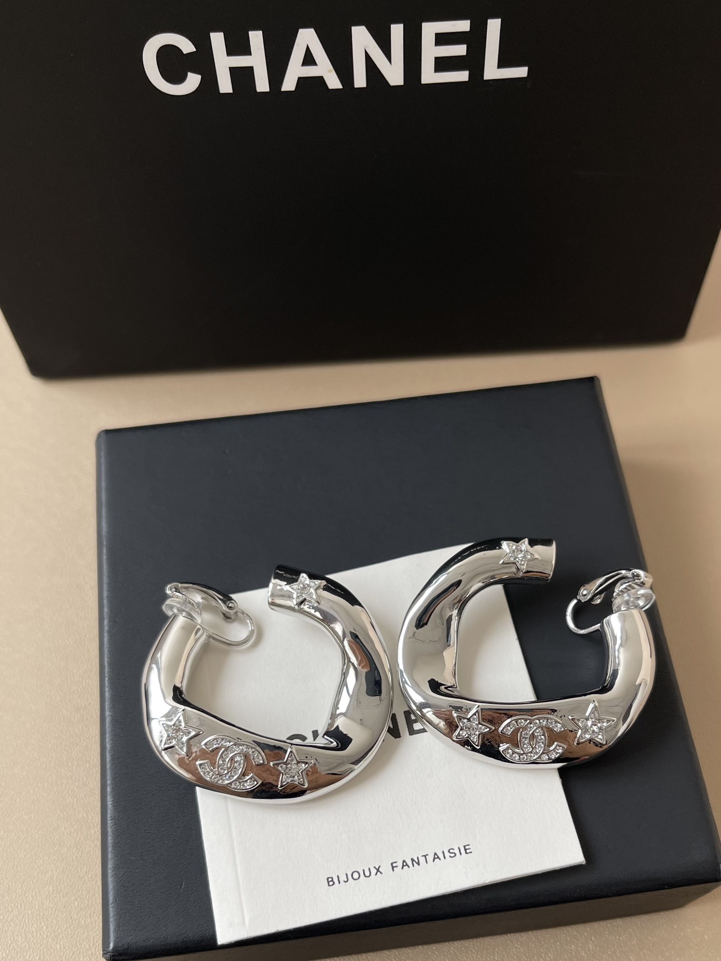 Luxury CC Star Hoop Clip-on Earrings - 2025 Spring Summer Collection