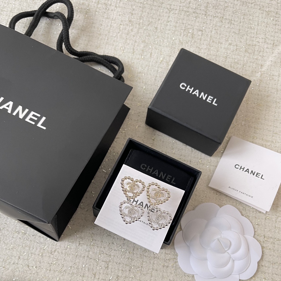 Luxury Heart Crystal CC Stud Earrings - Elegant Designer Jewelry