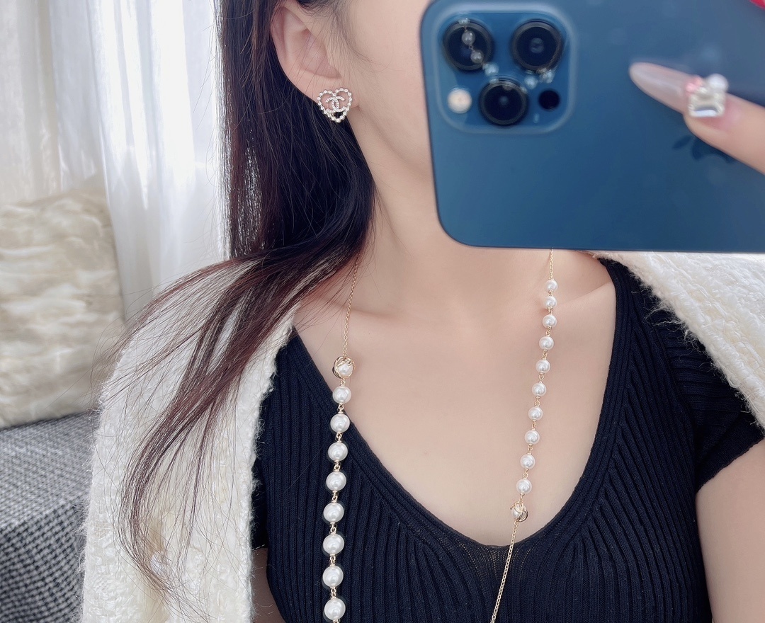 Luxury Heart Crystal CC Stud Earrings - Elegant Designer Jewelry