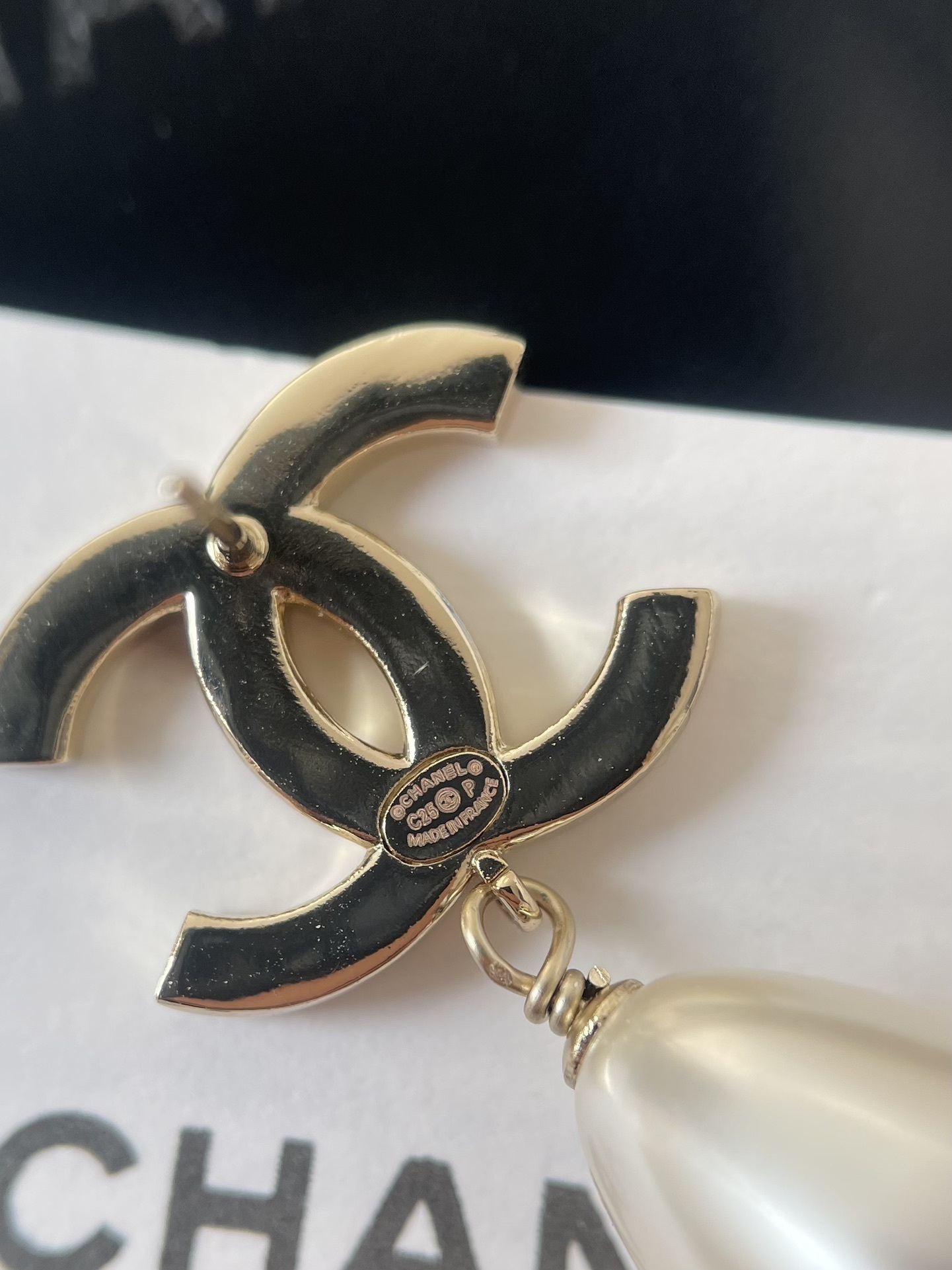 Luxury Chanel CC Logo Pearl Drop Earrings & Long Pearl Necklace Set