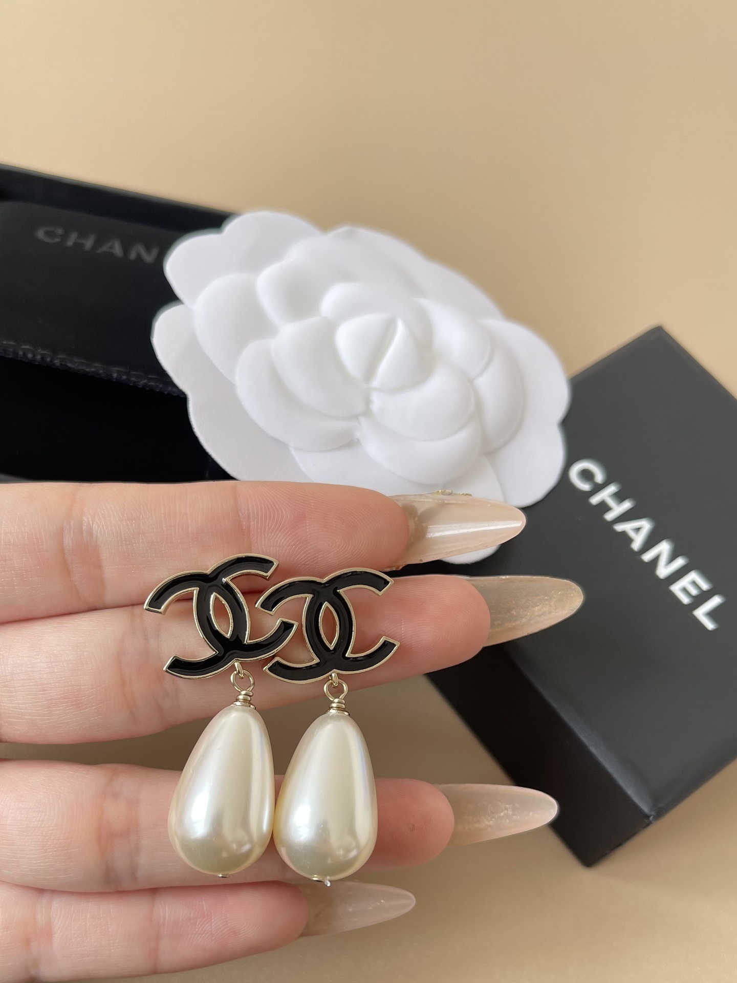 Luxury Chanel CC Logo Pearl Drop Earrings & Long Pearl Necklace Set