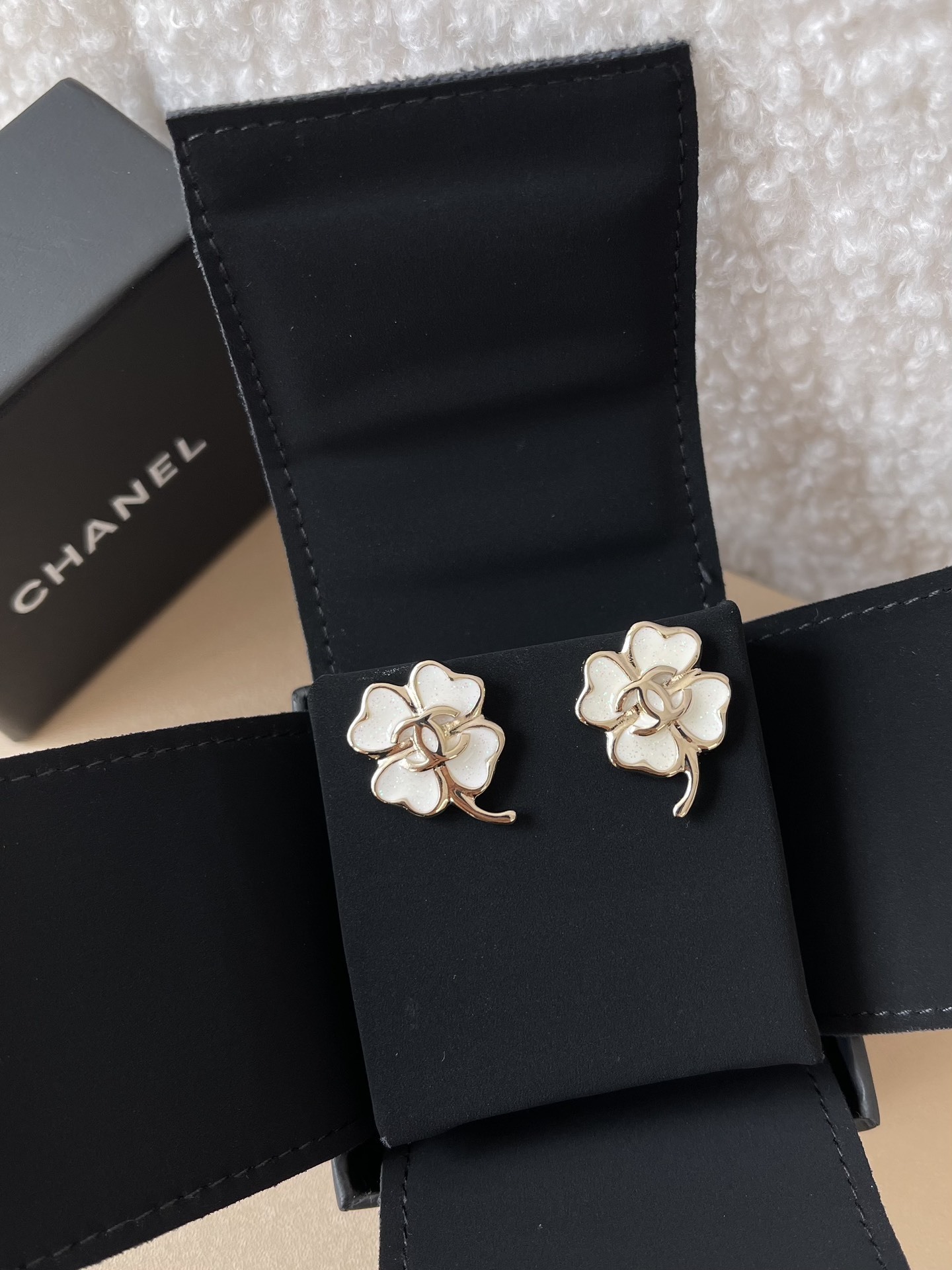 Luxury White Enamel Four-Leaf Clover Stud Earrings Gold Tone